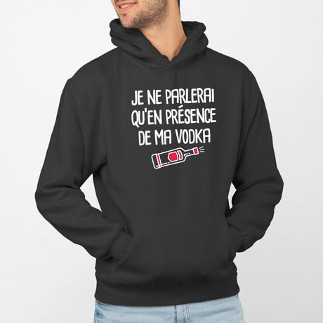 Sweat Capuche Adulte Je ne parlerai qu'en présence de ma vodka Noir