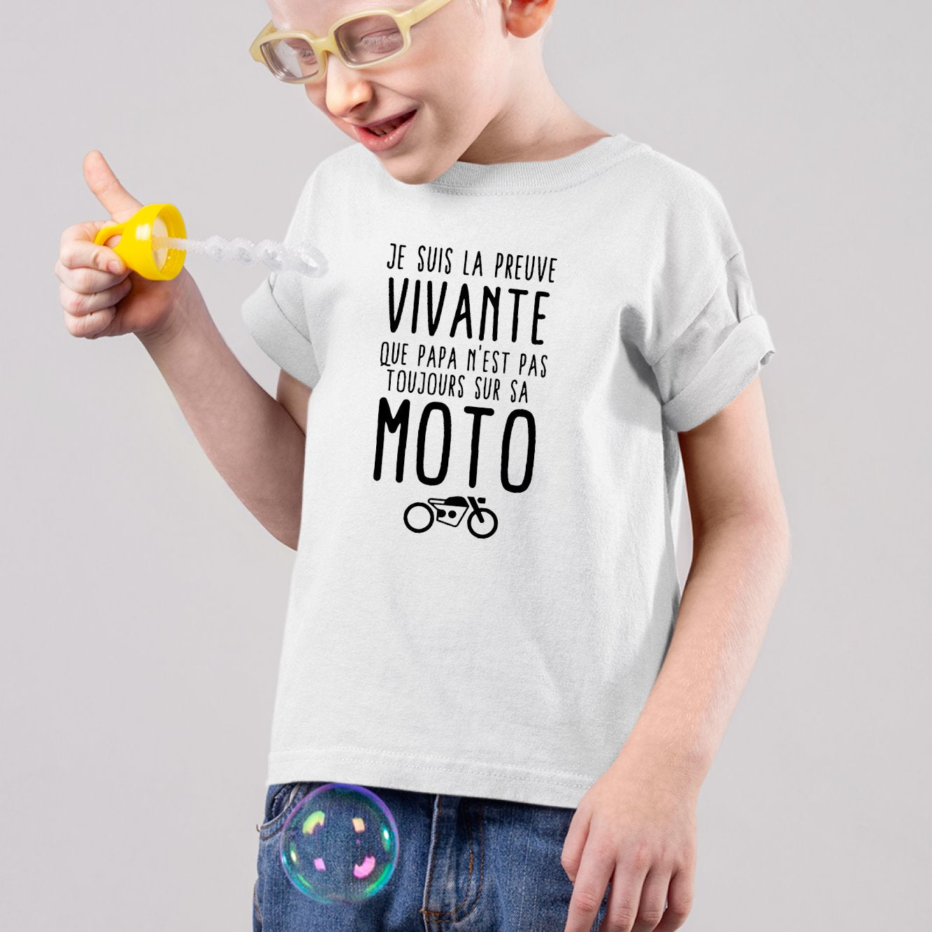 T-Shirt Enfant Preuve que papa n'est pas toujours sur sa moto Blanc